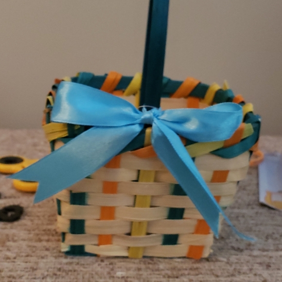 Filled mini Easter basket - Picture 5 of 6